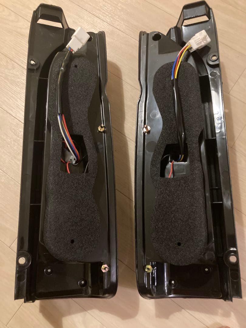 新品未使用。ハイエース200系LEDテールランプ