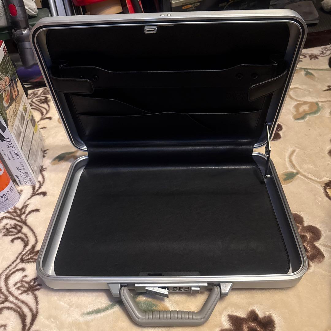 ゼロハリバートン ZERO HALLIBURTON アタッシュケース