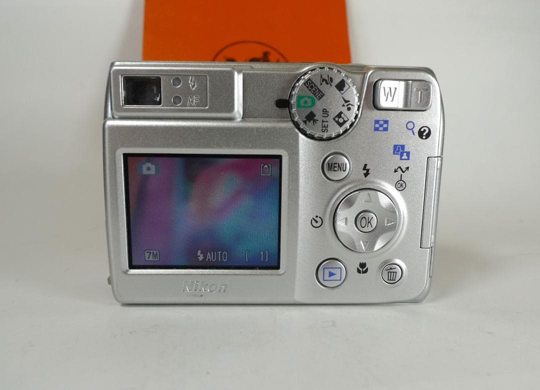 美品★単三電池で動く★Nikon COOLPIX 7600 シルバー 動作確認済
