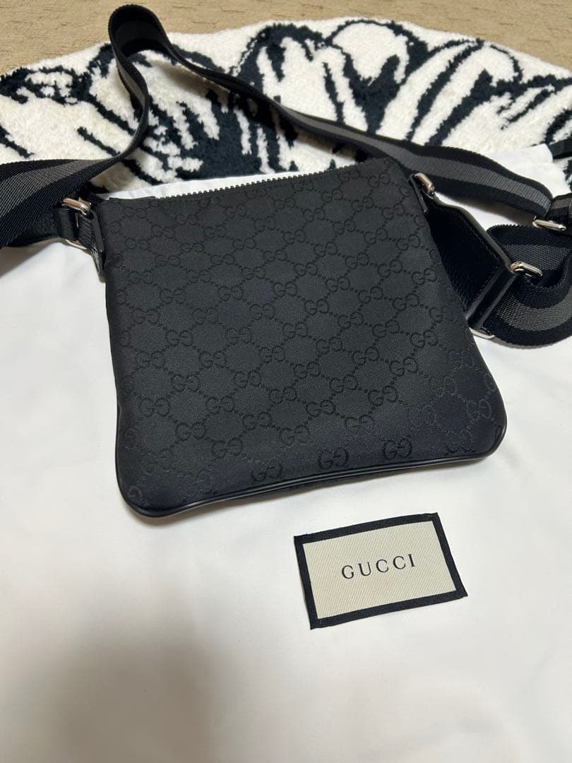 GUCCI ブラック GGパターン ショルダーバッグ