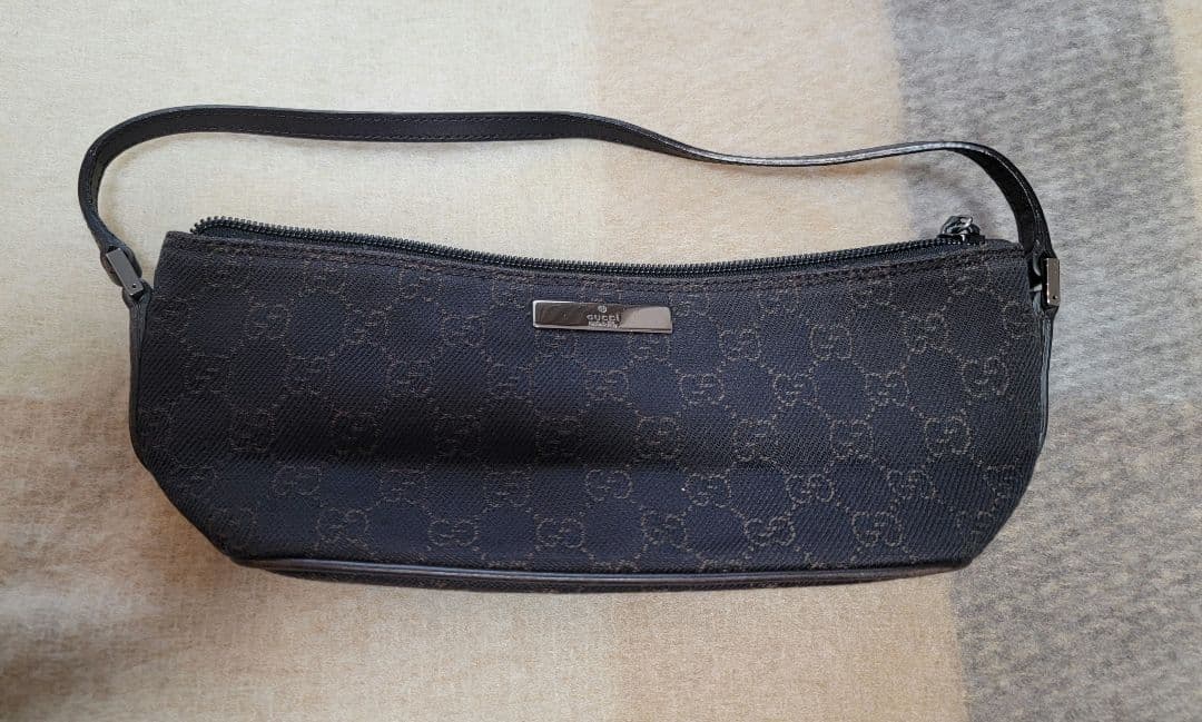 GUCCI　 ロゴ入り キャンバスポーチ