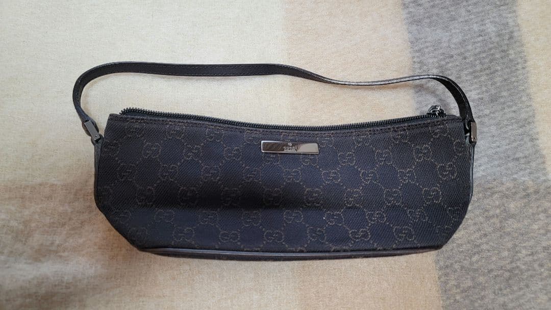 GUCCI　 ロゴ入り キャンバスポーチ