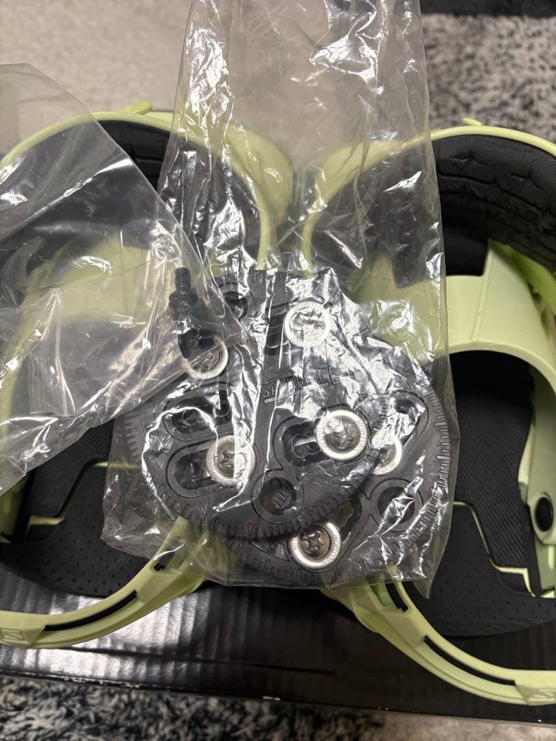 SALOMON スノーボードビンディング ホログラム　HOLOGRAM S