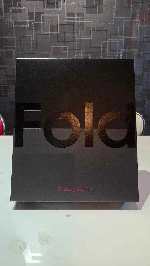 【超希少！日本未発売】Galaxy Z Fold4 バーガンディ 256GB