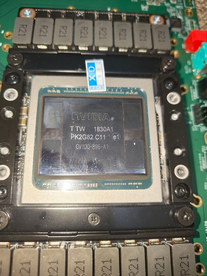 Tesla V100 32GB+SXM2→PCIE変換+RTX4090冷却機構