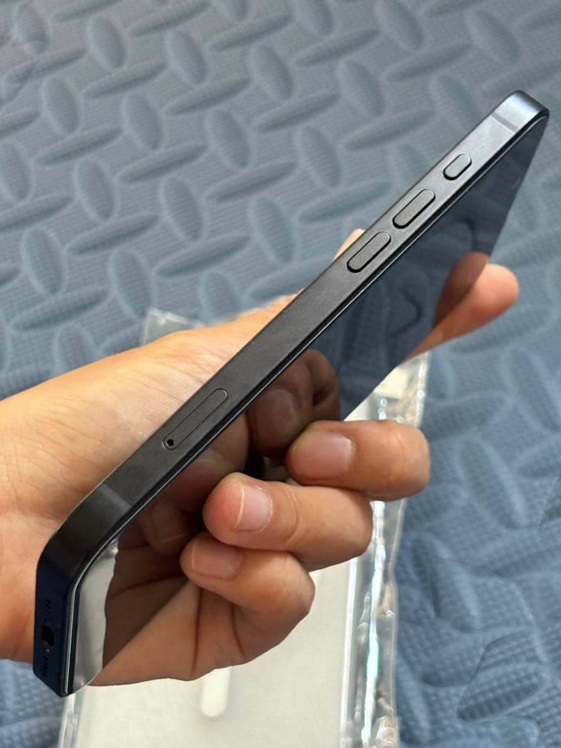 iPhone16e 美品 ブラックsimフリー