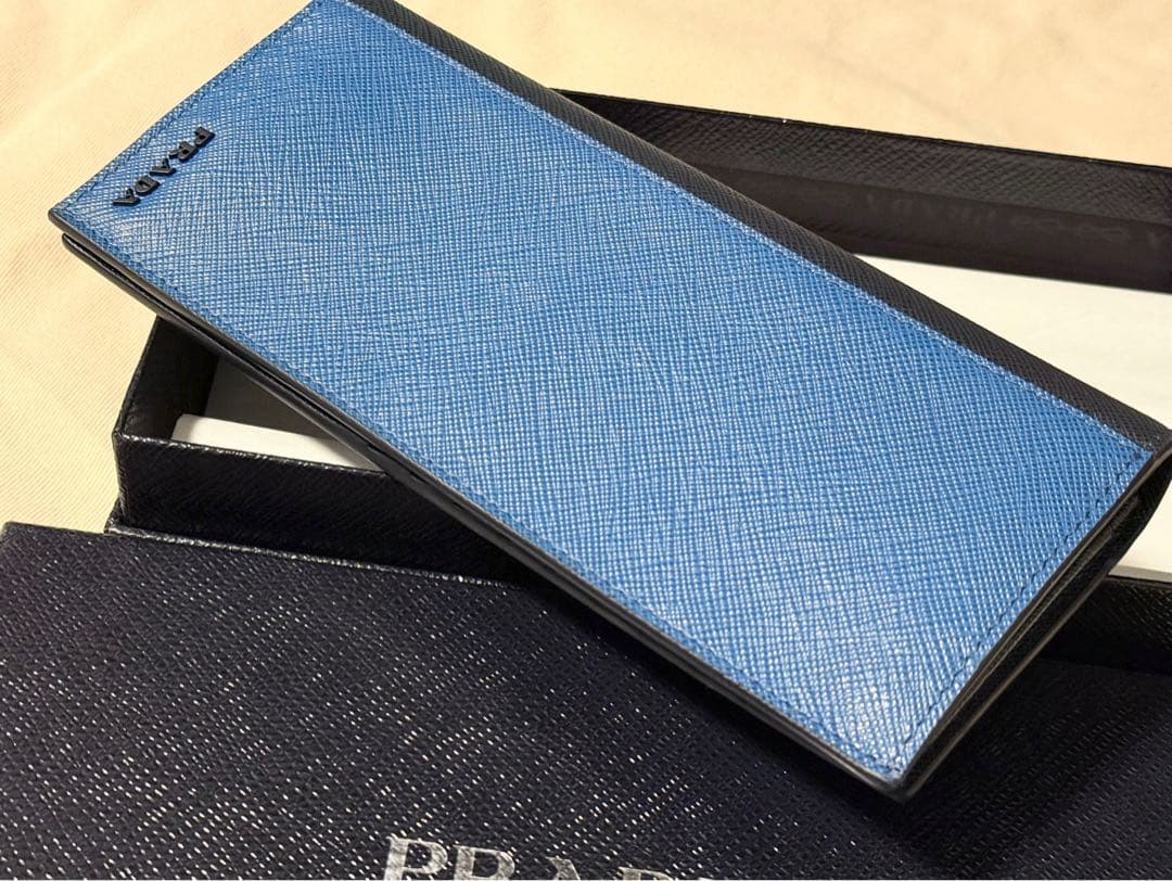 ■定価12万 未使用品■PRADA 長財布 ネイビー 二つ折り財布 2ML836