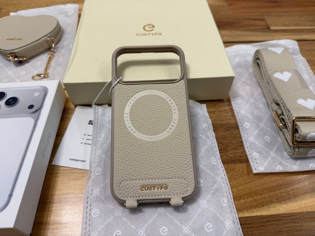 custype ハート型ポーチ付きiPhoneケース　17pro max