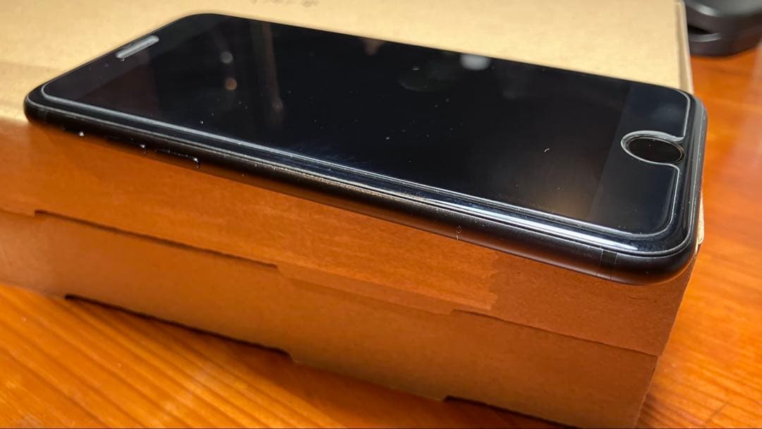 iPhone SE2 128GB ブラック中古 特に不具合なし 本体のみ