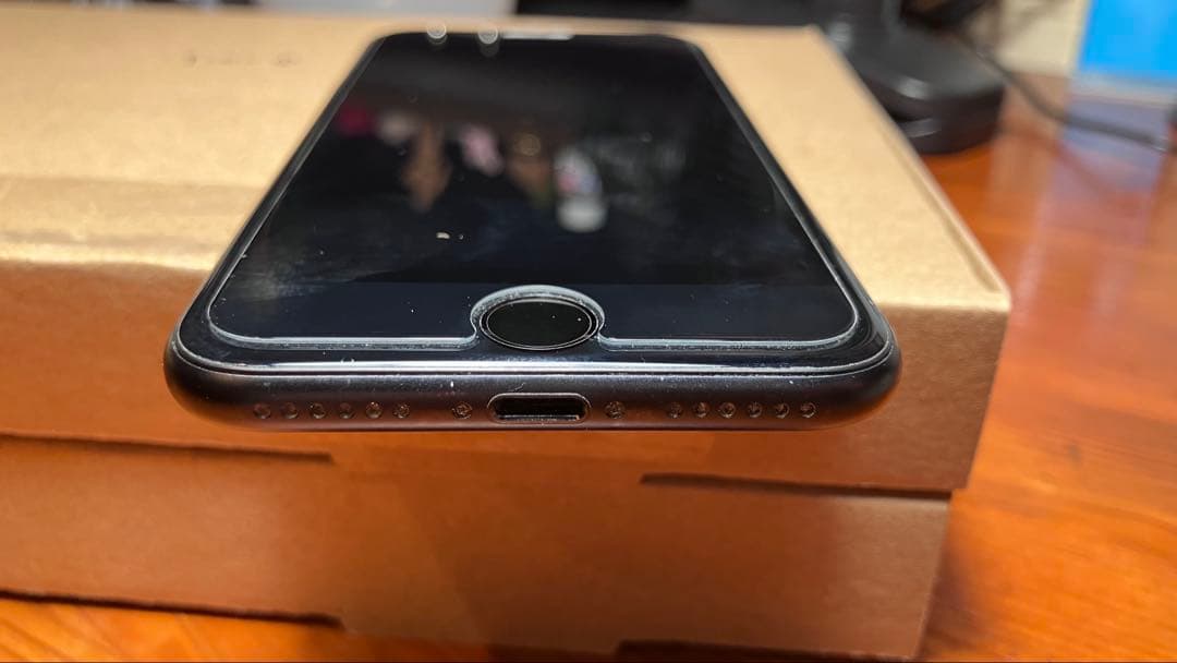 iPhone SE2 128GB ブラック中古 特に不具合なし 本体のみ