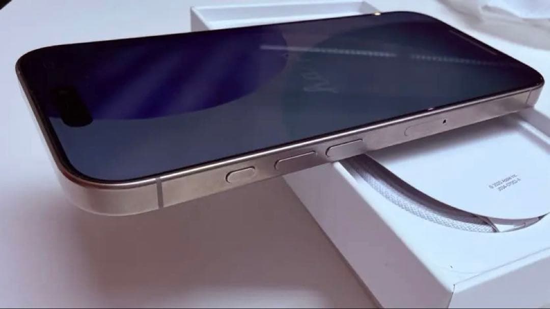 Apple iPhone 16 Pro シルバー 本体　箱は17pro