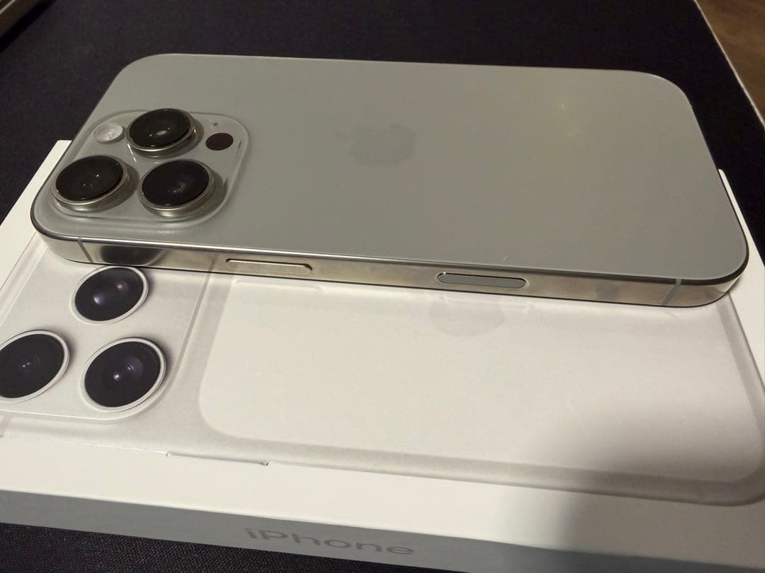 Apple iPhone 16 Pro シルバー 本体　箱は17pro