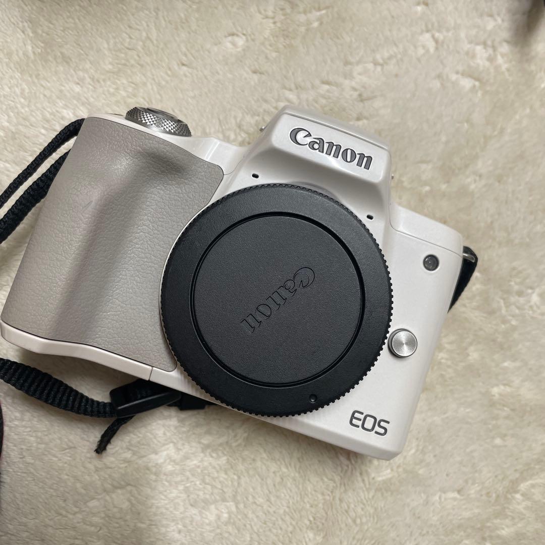 ホワイトCanon EOS Kiss M ダブルズームキット