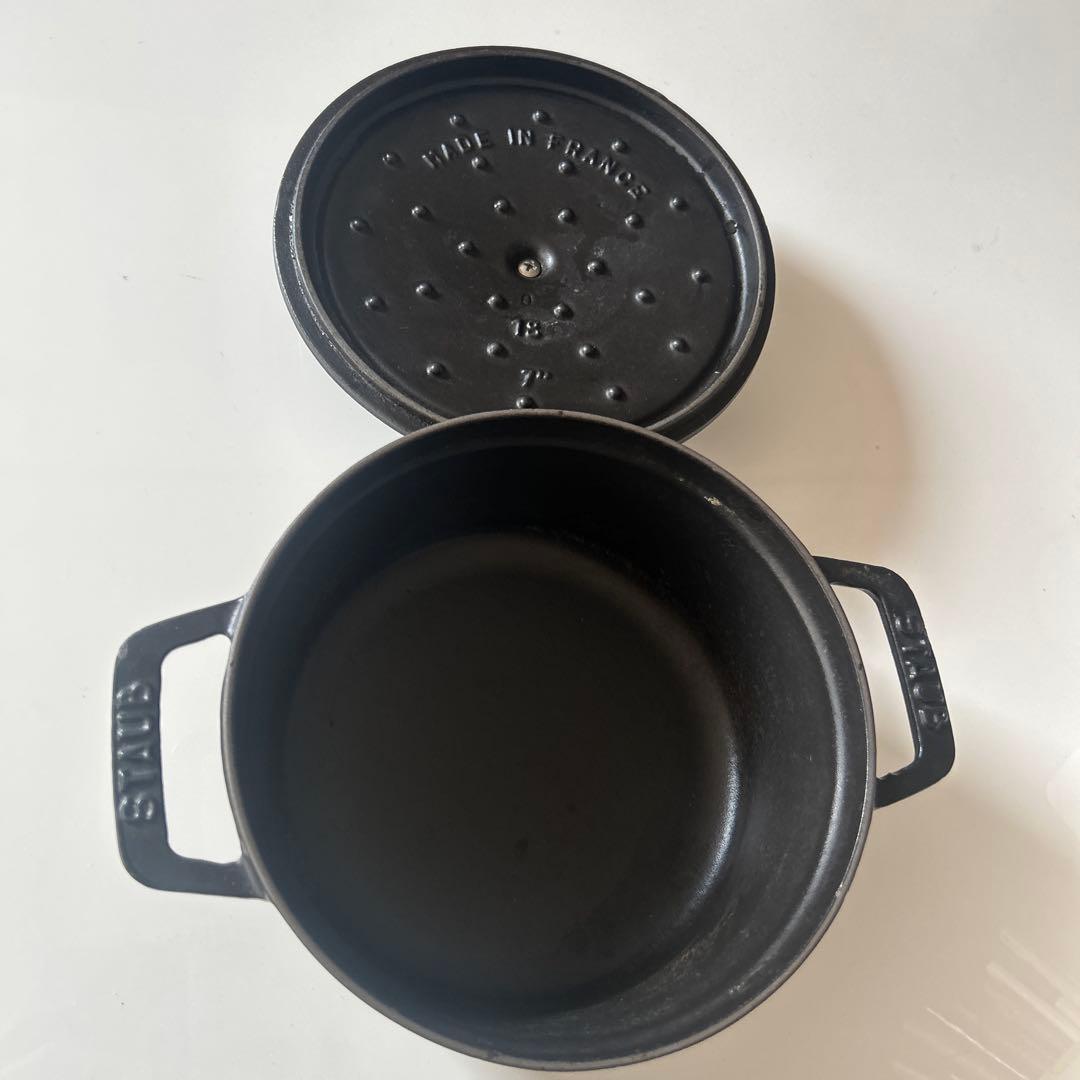 LA COCOTTE ◆ストウブ鍋　STAUB 丸型鋳鉄鍋 18cmブラック
