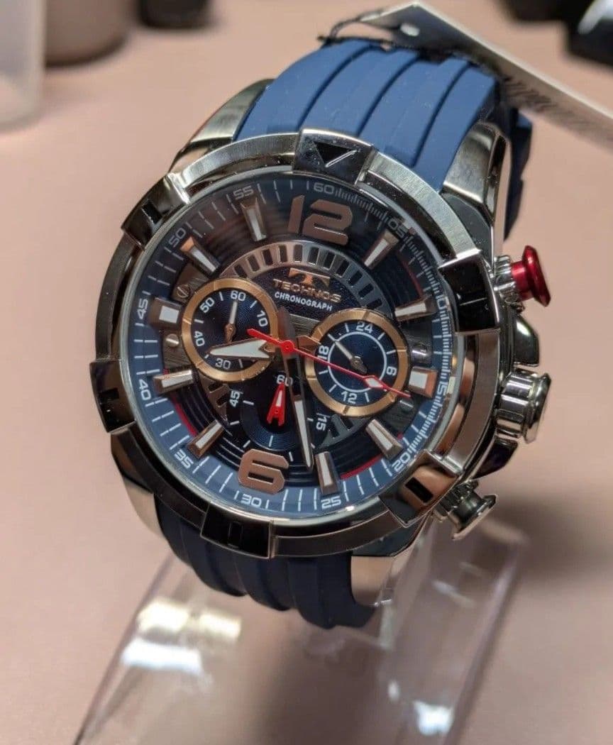 保管品未使用新品！！テクノス、クロノグラフ付属品完備！！