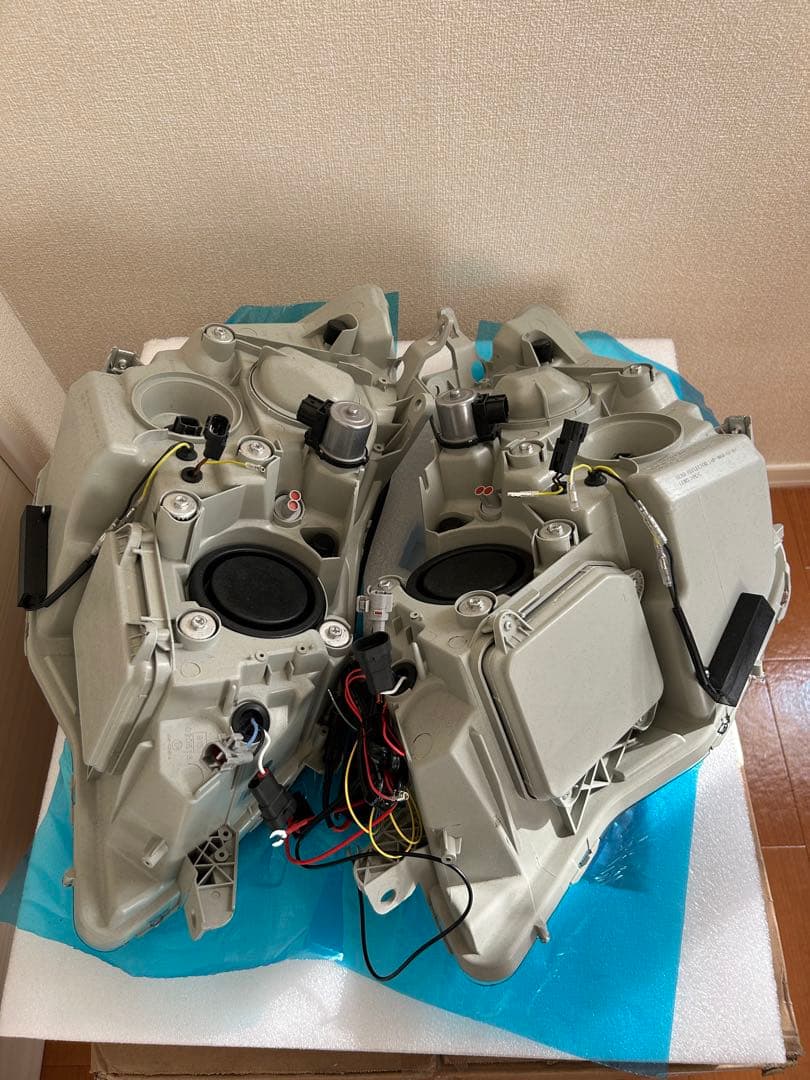 18クラウン ヘッドライト 3眼 レクサス風