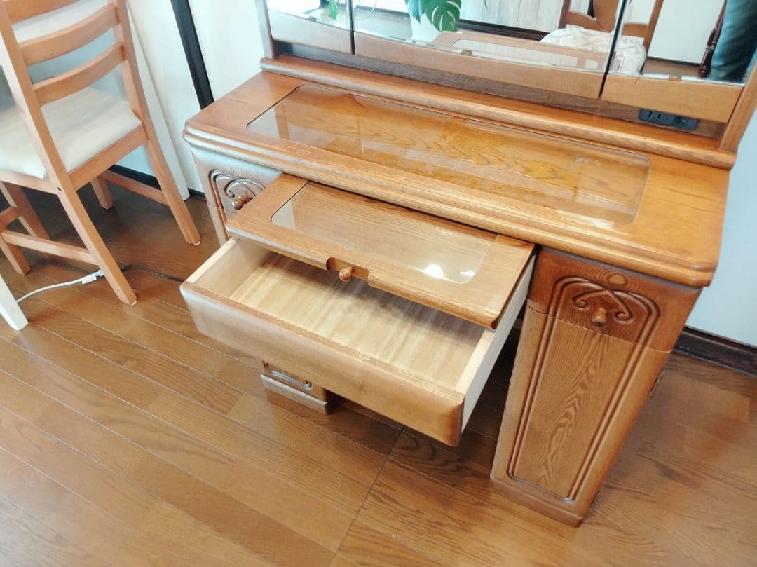 ドレッサー　収納力大きい