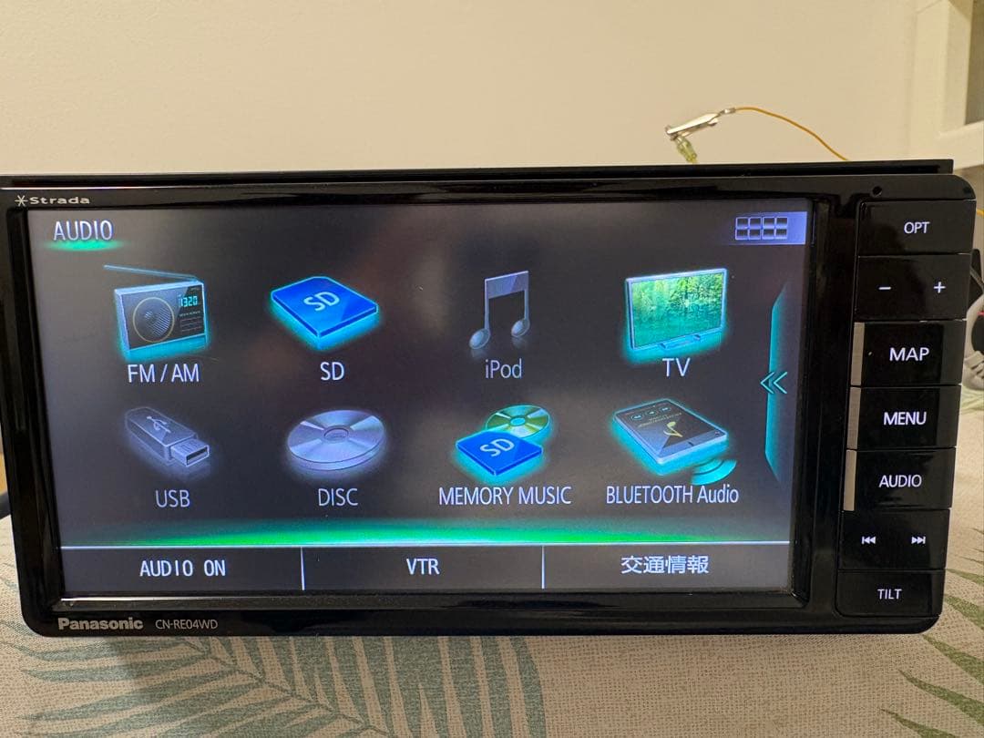 ★ストラーダPanasonicカーナビCN-RE04WD★送料無料
