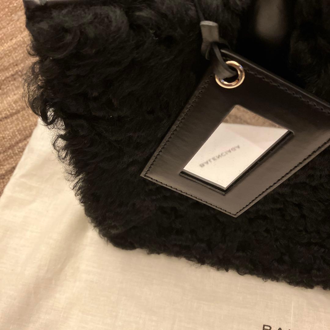 最終値下げ！バレンシアガ　パドロックヌードムートンバッグ