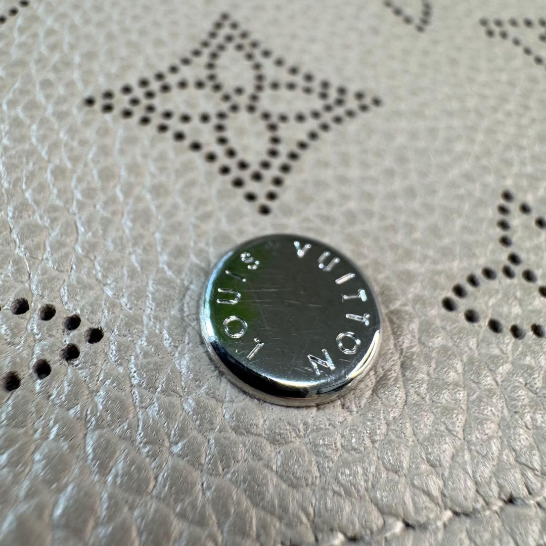 ルイヴィトン ポルトフォイユ マヒナ イリス ガレ 二つ折り財布