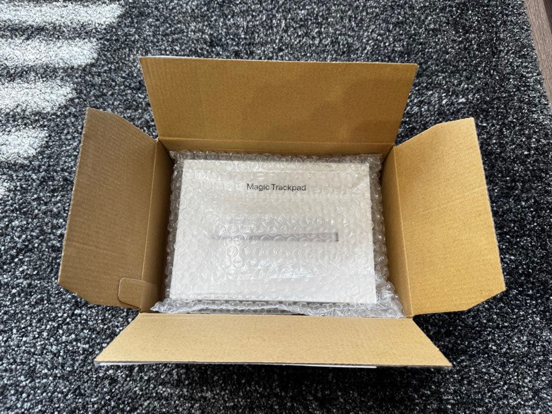 Magic Trackpad（USB-C） ブラック［MXKA3ZA/A］