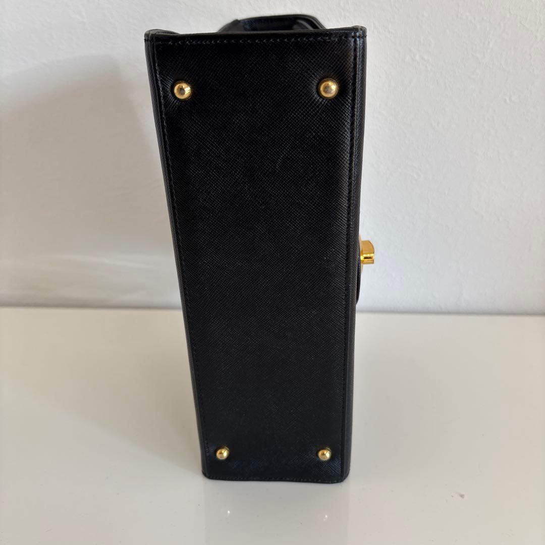 GIVENCHY 黒 レザーハンドバッグ