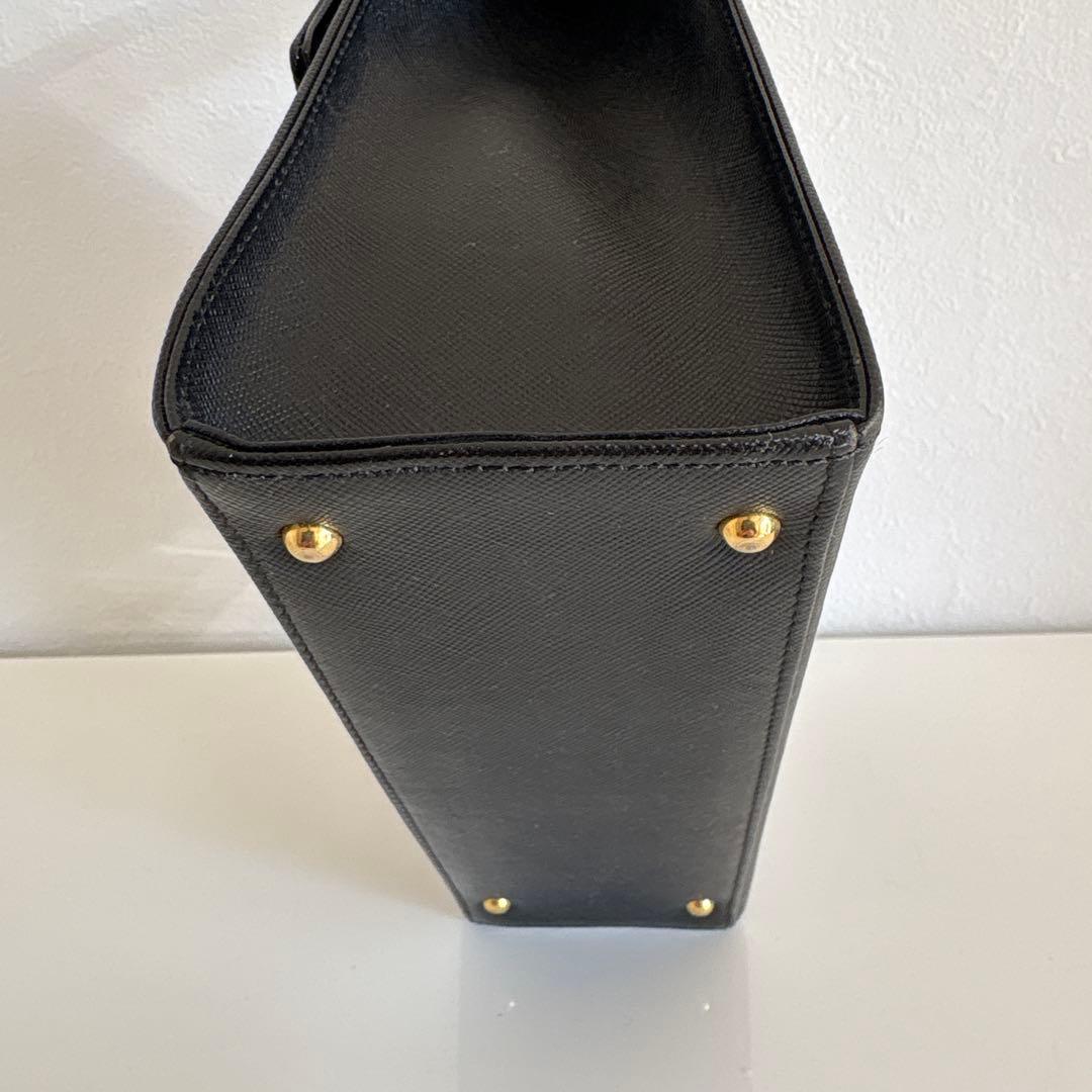 GIVENCHY 黒 レザーハンドバッグ