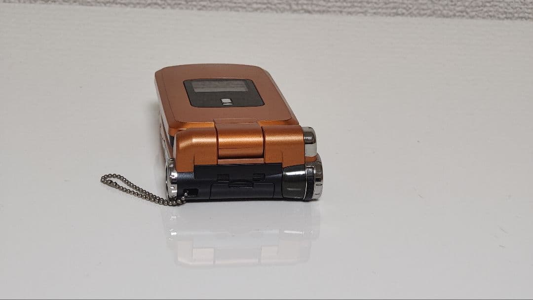 レア docomo P900iV オレンジ 通電OK 動作品 ガラケー 本体