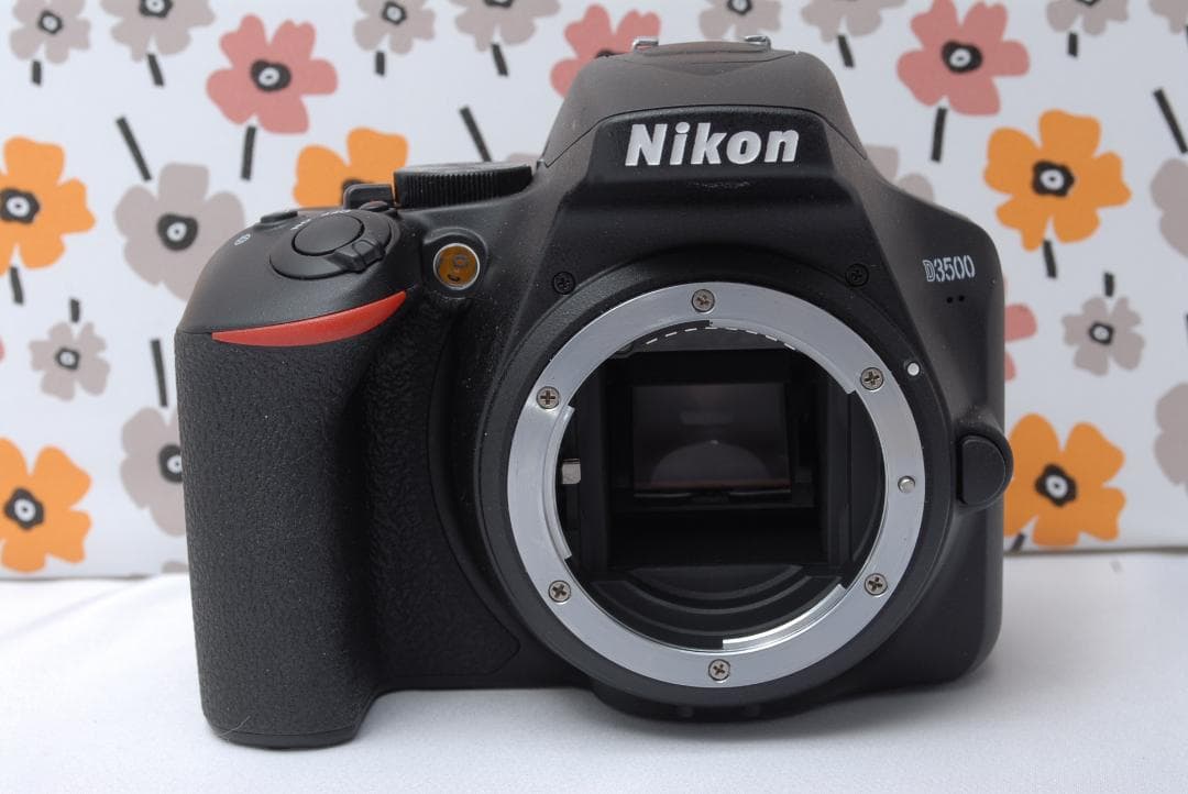 ❤Nikon D3500❤奇跡の新品級S数30回！❤Bluetooth搭載❤美品