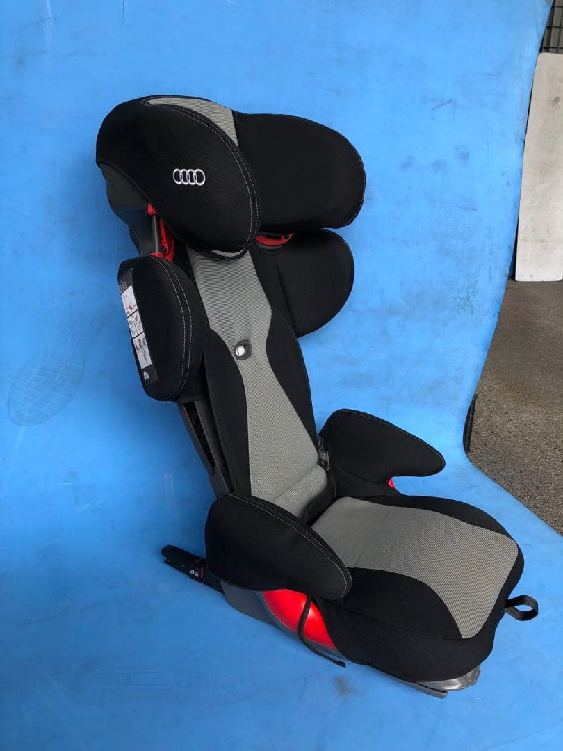 アウディ純正ジュニアシート　チャイルドシート