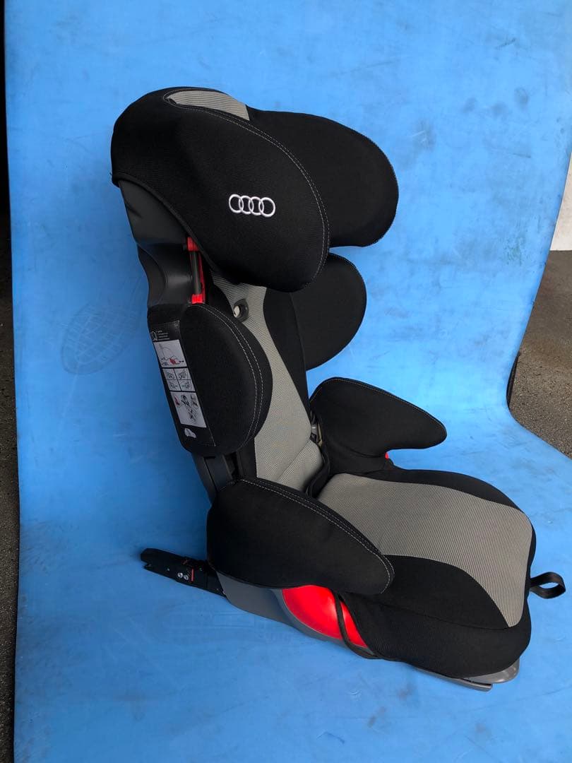 アウディ純正ジュニアシート　チャイルドシート