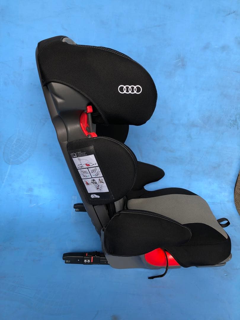 アウディ純正ジュニアシート　チャイルドシート