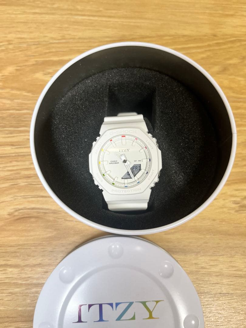 新品　G-SHOCK ITZY コラボレーションモデル ホワイト