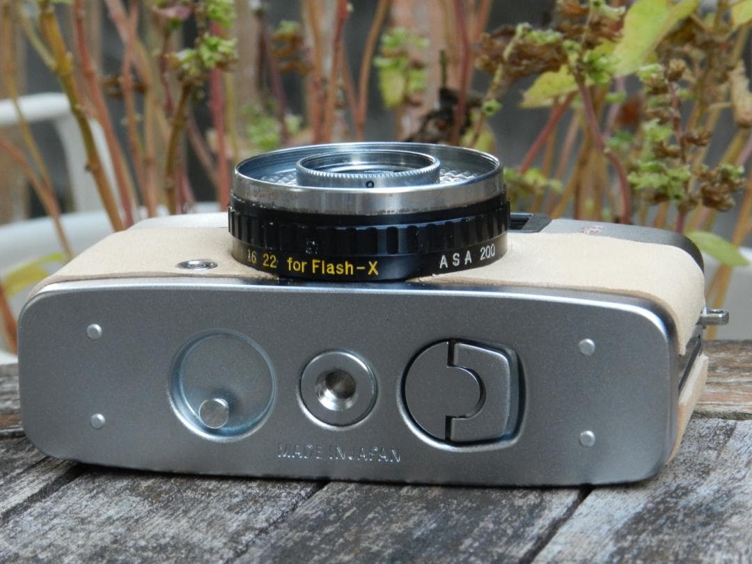 本革　ベージュ　OLYMPUS-PEN EE-S ハーフフレームフィルムカメラ