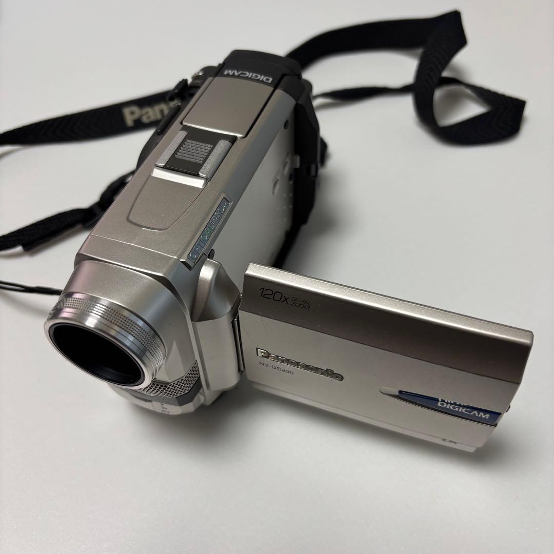 【中古美品】 Panasonic NV-DS200 ビデオカメラ miniDV