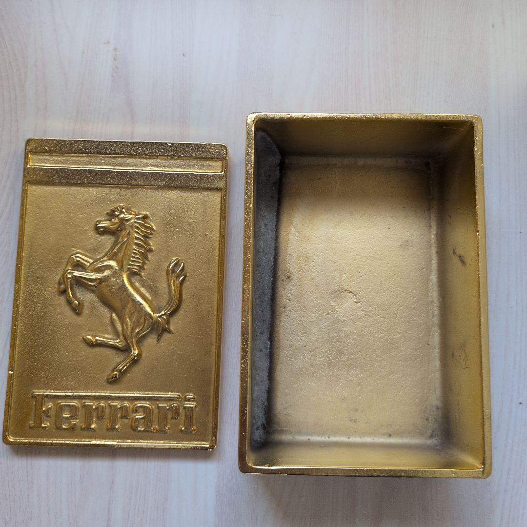 フェラーリ　金色　小箱