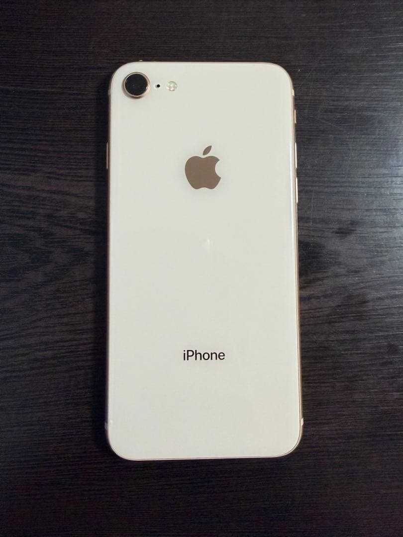 P*h様 Apple iPhone ８ゴールド 本体 画面のガラス割れあり