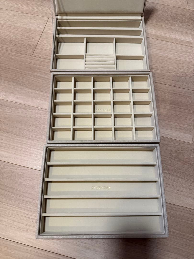 ベージュ アクセサリーケース 中型