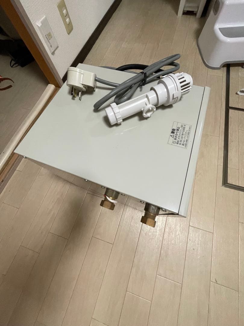 小型電気温水器13L 最終値下げ