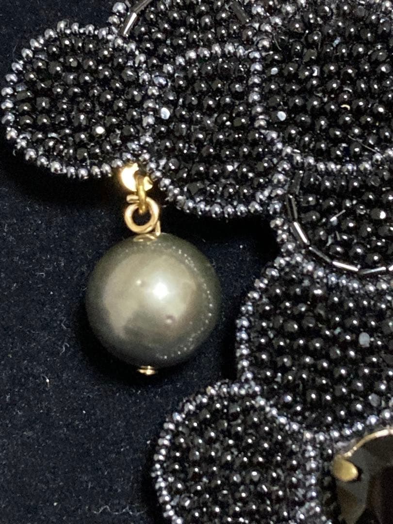 小林モー子　maison des perles 黒ブドウ　ブローチ