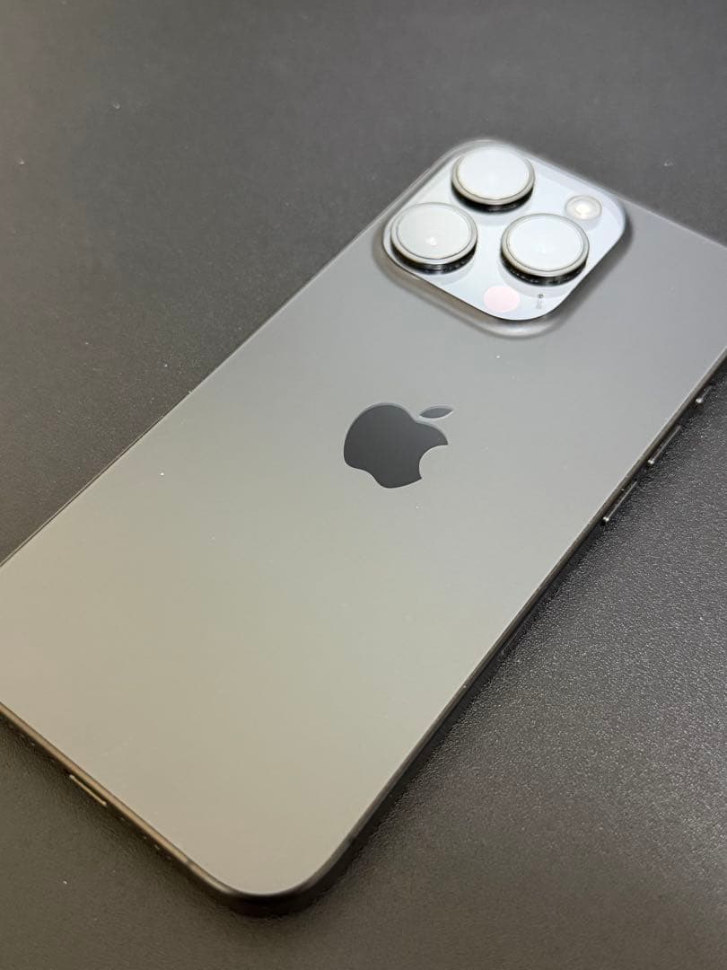 【美品】iPhone 15 Pro 256GB ブラックチタニウム SIMフリー