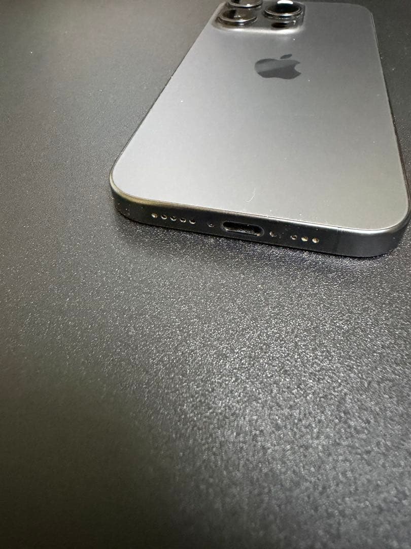 【美品】iPhone 15 Pro 256GB ブラックチタニウム SIMフリー