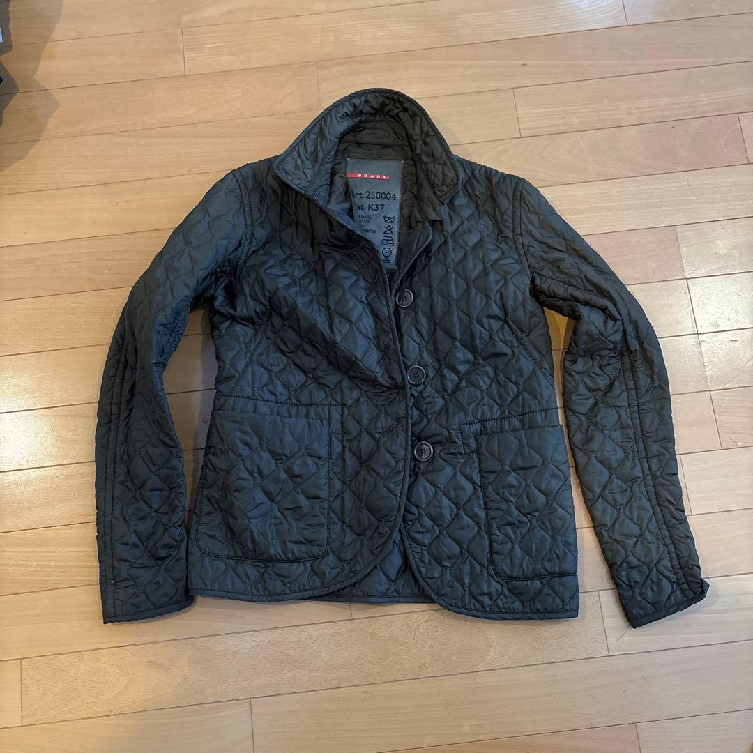 プラダ　ライトダウンジャケット　Ｌサイズ