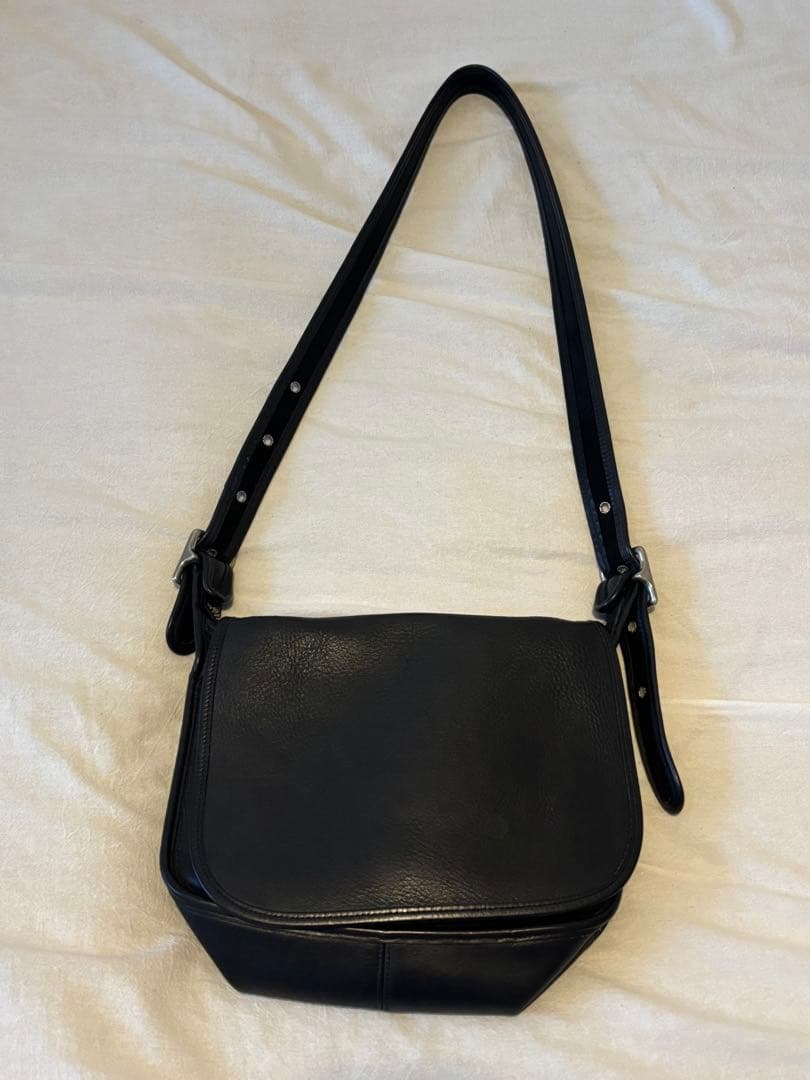 黒 レザー ショルダーバッグ