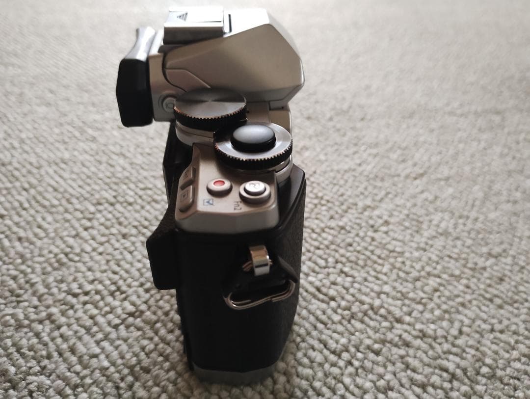 【おまけ付き】OLYMPUS OM-D E-M10 ダブルズームキット