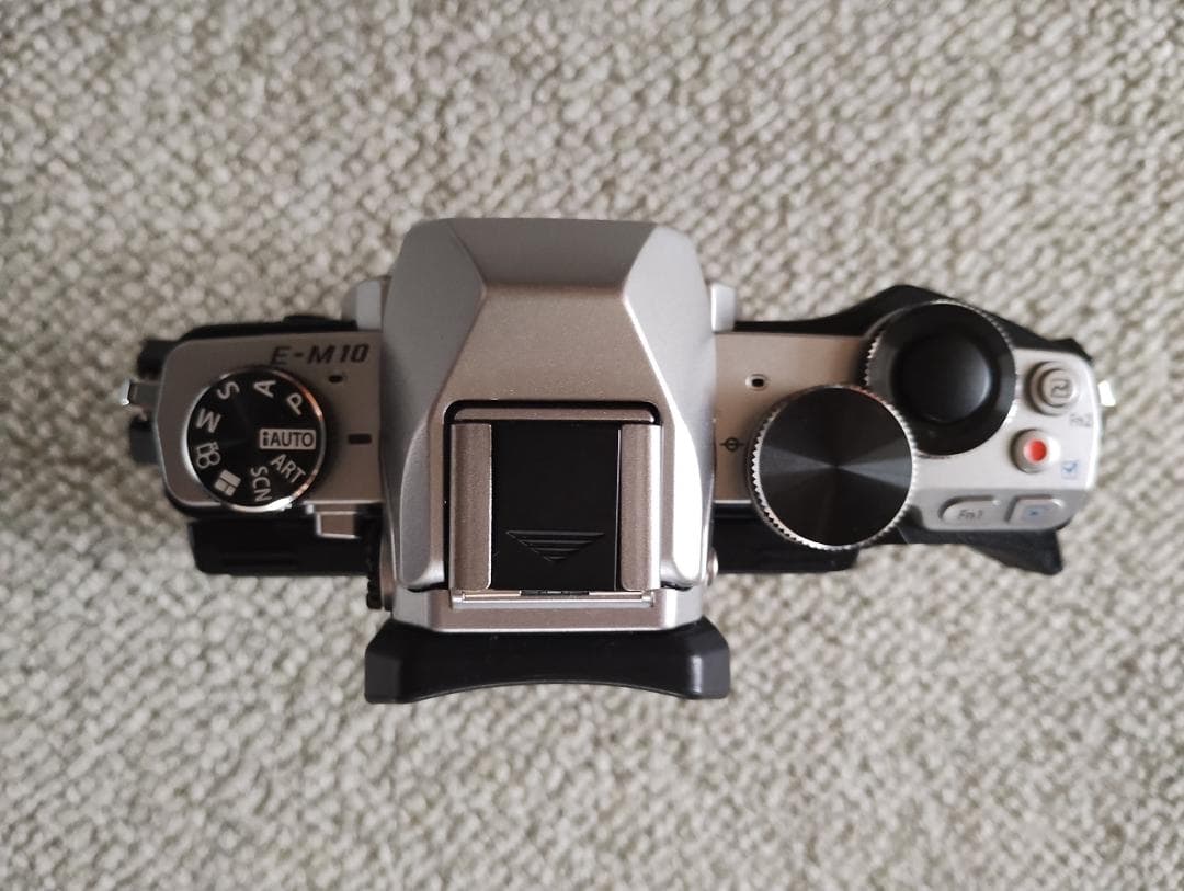 【おまけ付き】OLYMPUS OM-D E-M10 ダブルズームキット