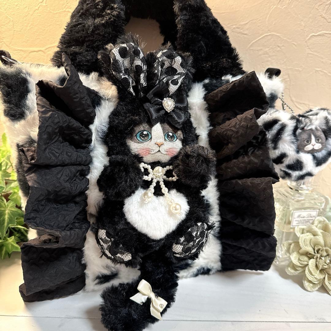 あ*き様 コヤンイサムチョン♡ミルクちゃんのモノトーンカラー！ファーフリルトート