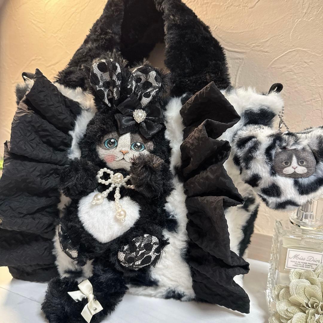 あ*き様 コヤンイサムチョン♡ミルクちゃんのモノトーンカラー！ファーフリルトート