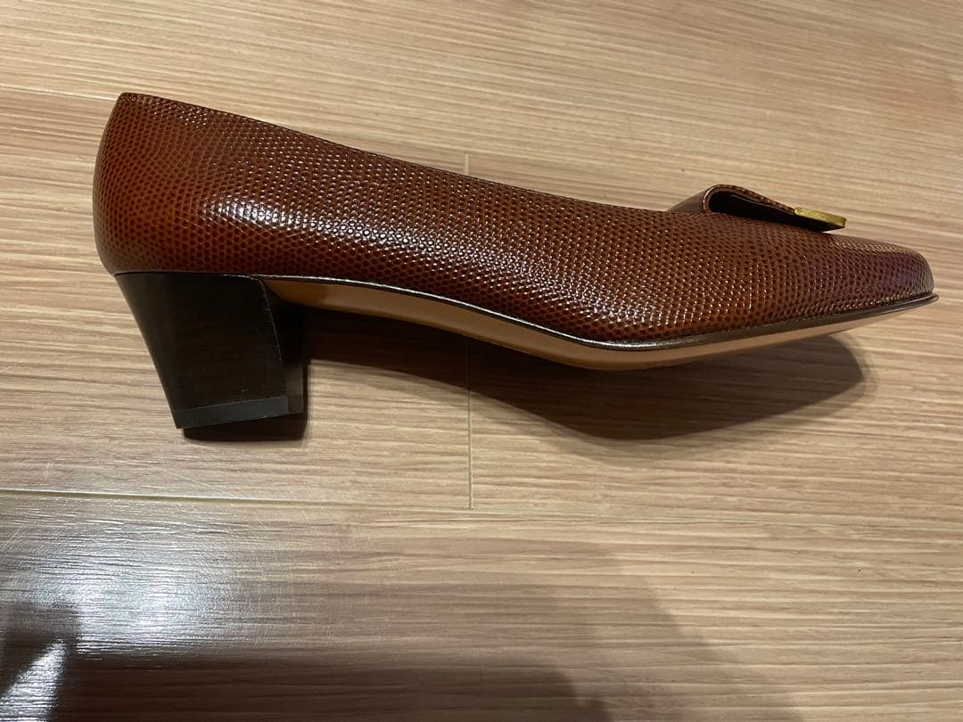 Salvatore Ferragamo ブラウンパンプス