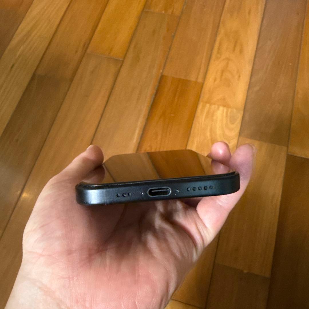 Apple iPhone 15ミッドナイト